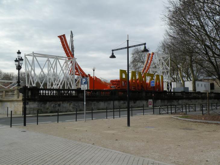  installation de la Fête foraine, esplanade des Quinconces
